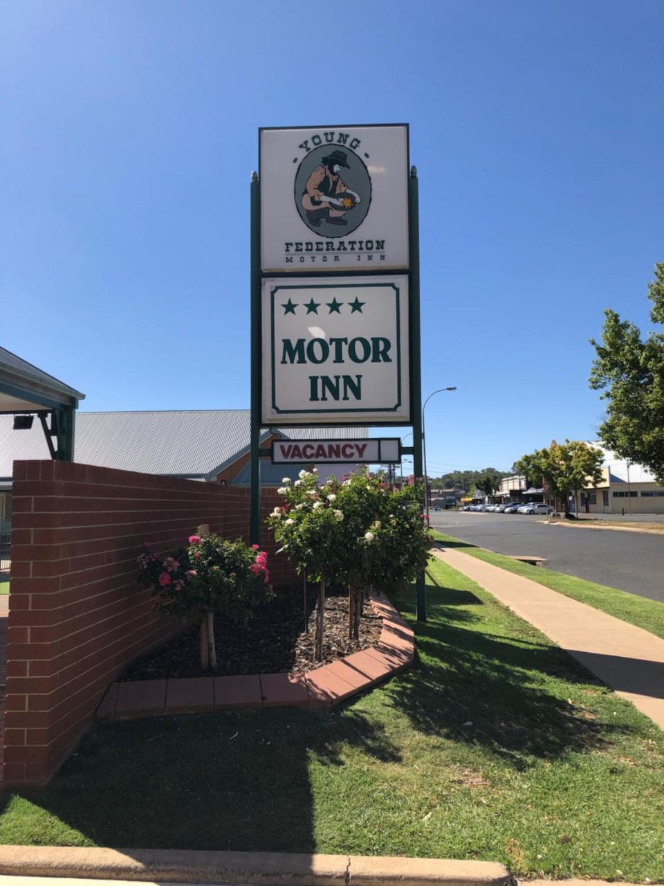 Young Federation Motor Inn And Services Club エクステリア 写真